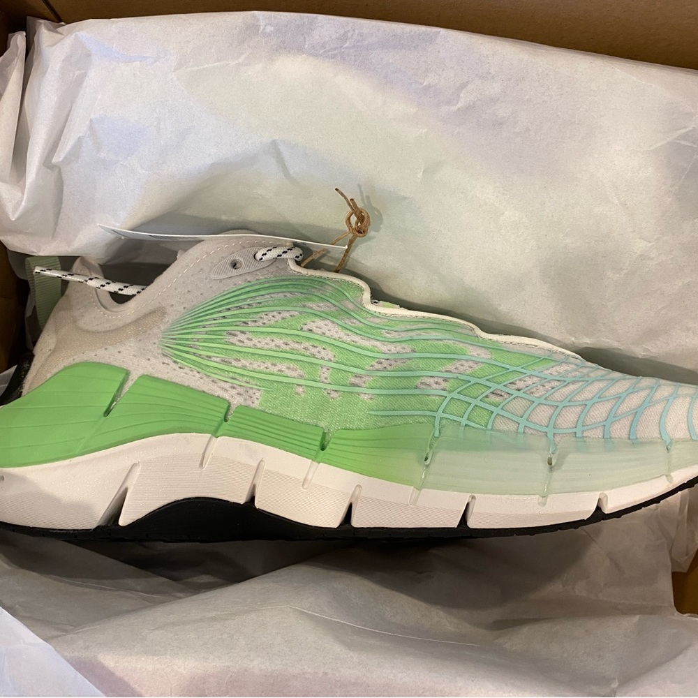 Women’s Reeboks - Picture 4 of 5